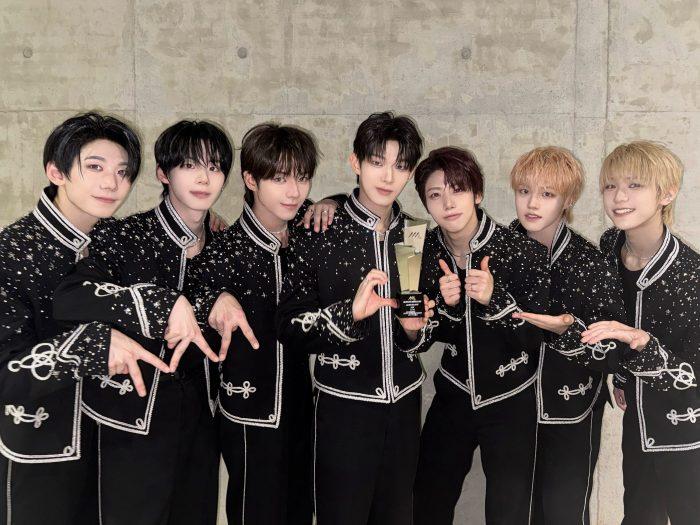 아홉, 데뷔 첫 ‘AAA’ 참석 이어 ‘베스트 뉴 아티스트’ 수상 겹경사..”더 높이 올라가겠다”