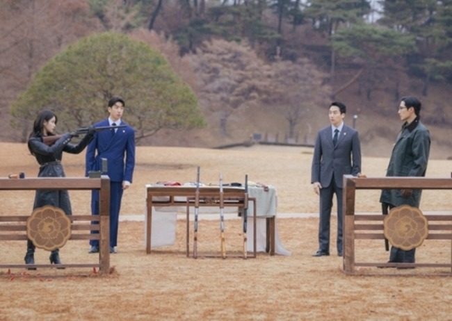 21세기 대군부인 11회 아이유·노상현, 사격장 대치 격화
