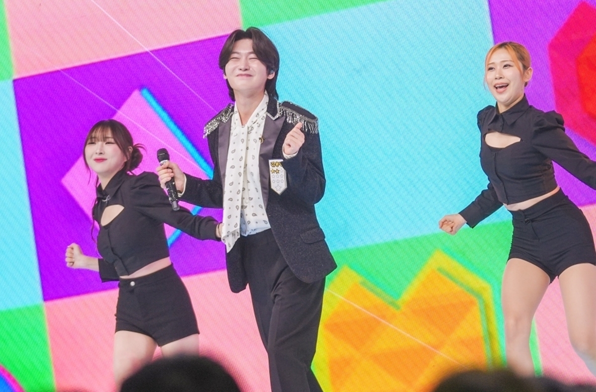 금타는 금요일 35회 김용빈 ‘연하의 남자’, 첫 댄서 무대의 누나 공략