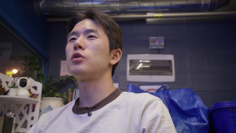 도시의 틈새를 찾아 모여든 사람들