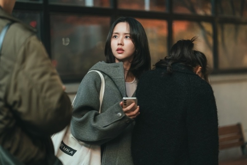 경찰서 앞에서 달라진 두 사람의 분위기