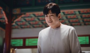 [신이랑 법률사무소] ‘첫 의뢰인’ 허성태, 창백한 귀신으로 등장… 유연석과 ‘기묘한 케미’ 예고 임윤서 기자